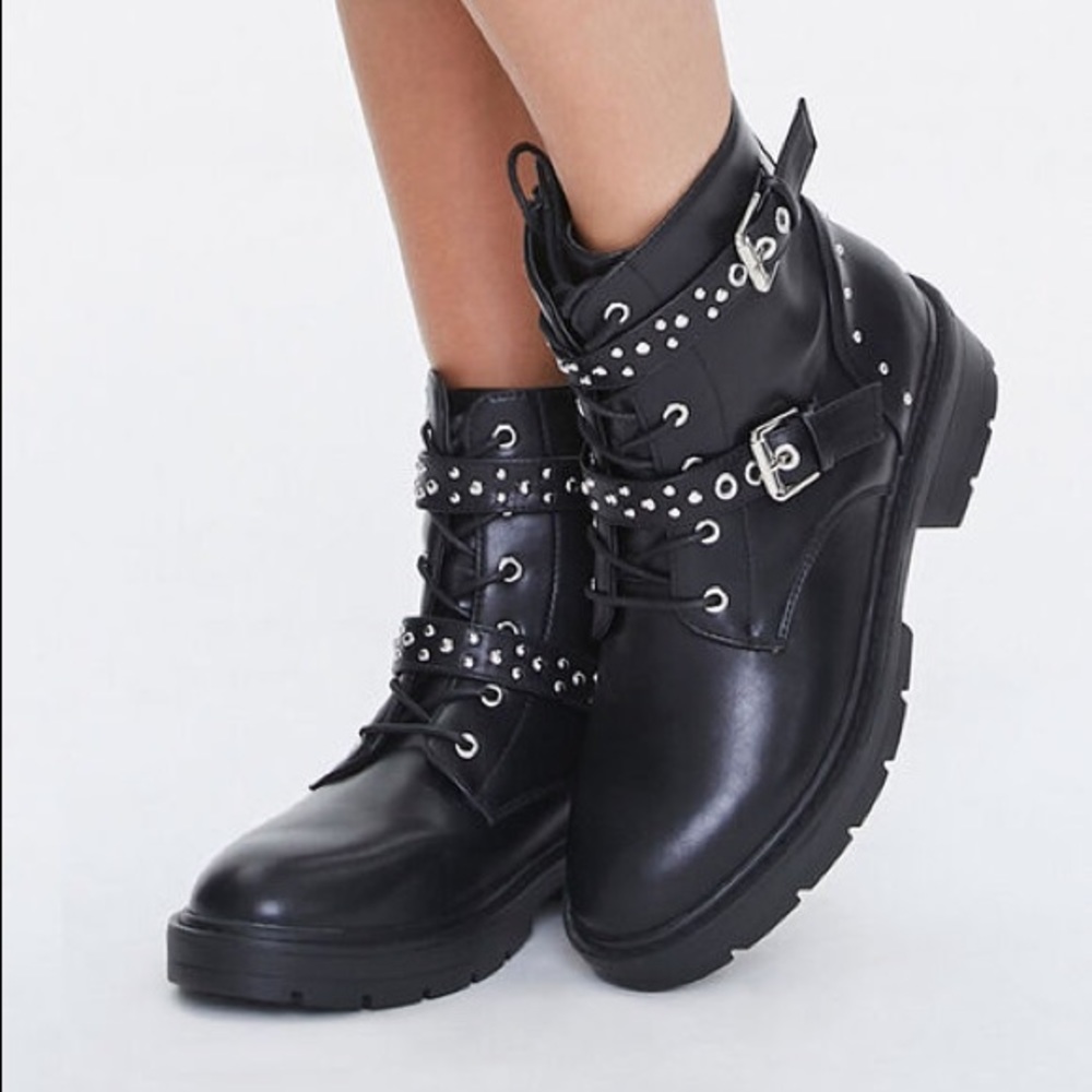 Ankle studded boots